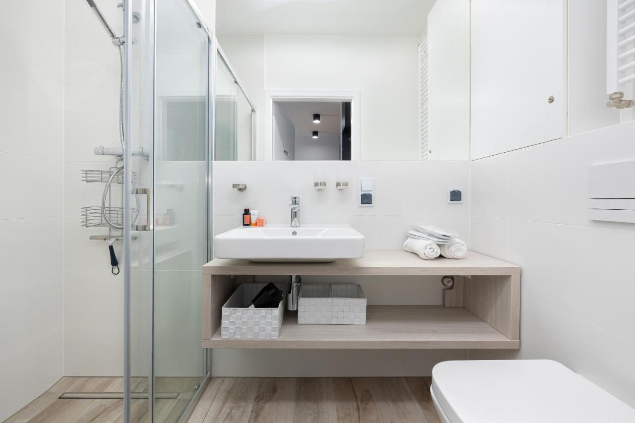 Platinium Apartment By Renters Prestige Rewal Buitenkant foto